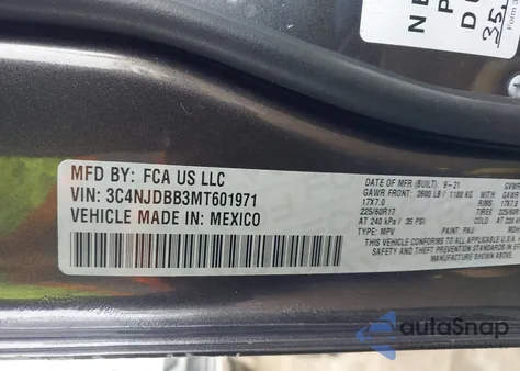 2021 Jeep Compass Latitude 4X4 z USA, uszkodzony, nr VIN 3C4NJDBB3MT601971